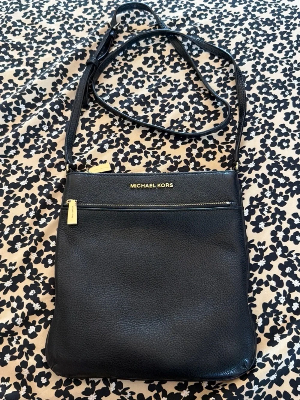 MICHAEL KORS Black Leather Crossbody Bag